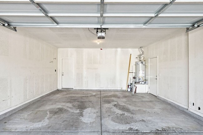 Building Photo - Lovely Northwest Gated Community Home
