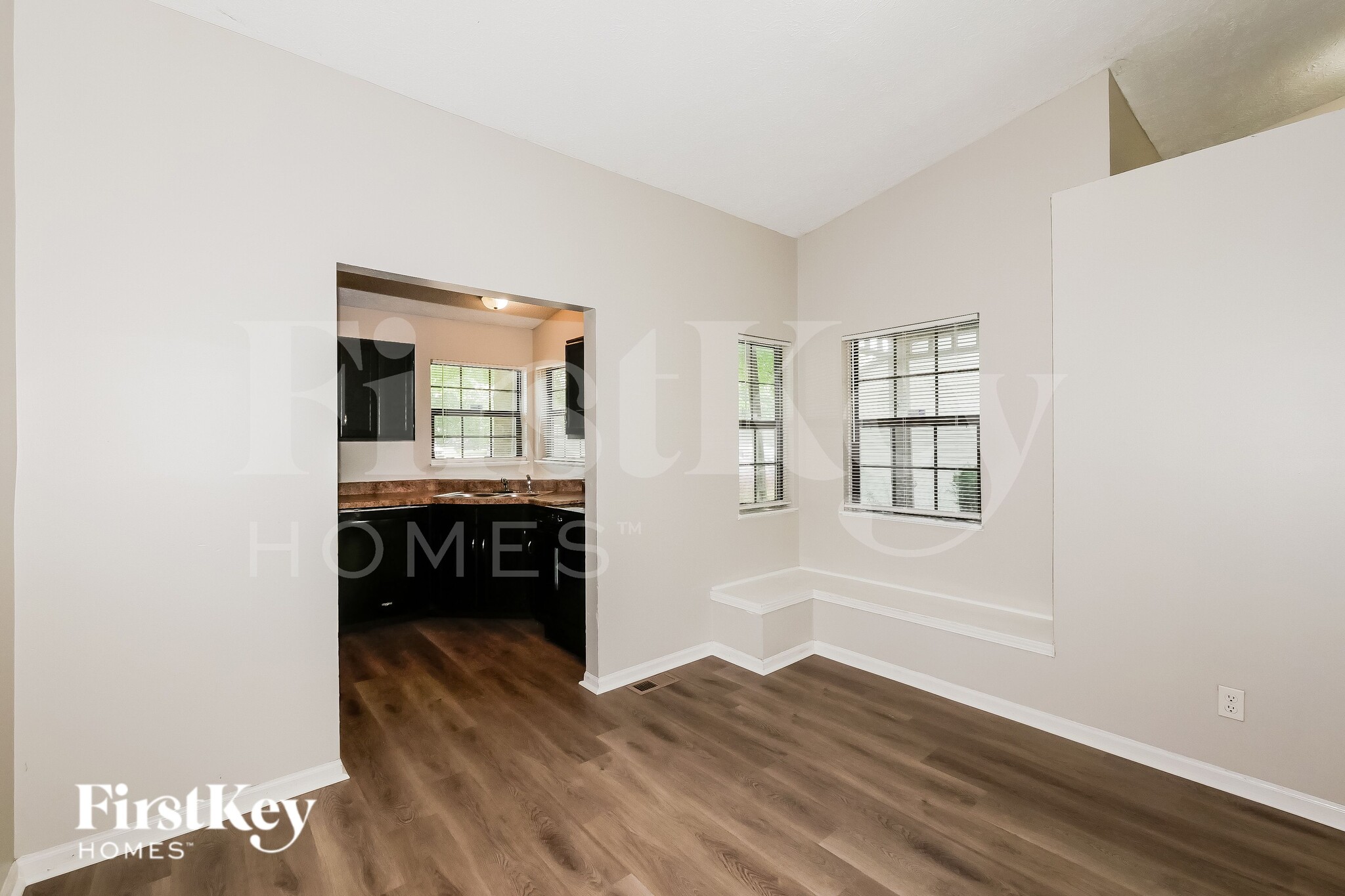 Building Photo - 5064 Parterra Ct