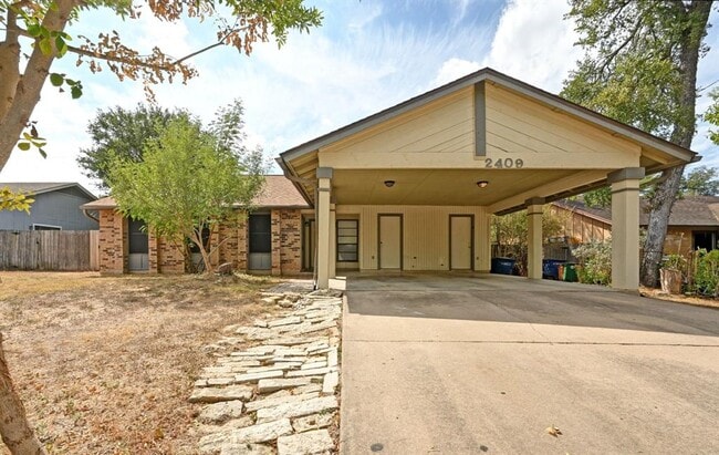 Building Photo - 2409 Berkett Dr