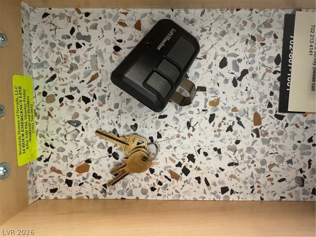 Building Photo - 1051 E Sunset Rd