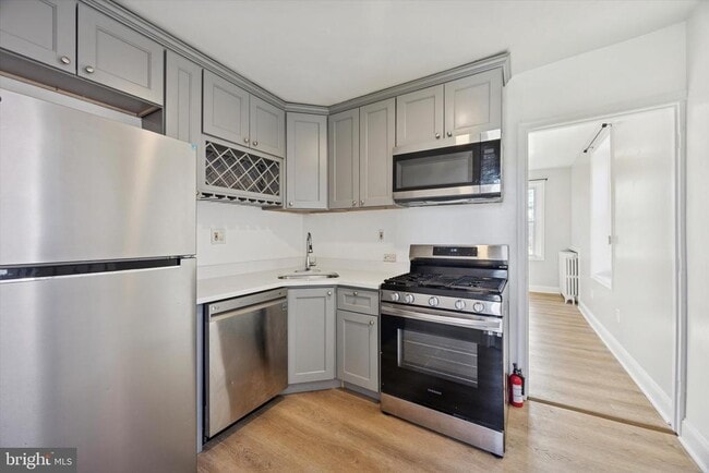 Building Photo - 1747 W Venango St