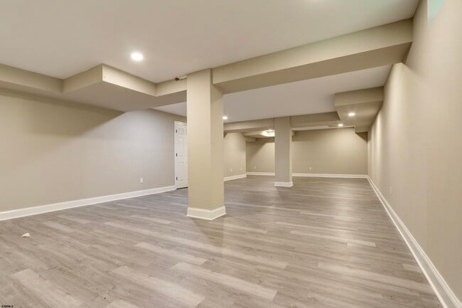 Building Photo - 438A Redwood Ave