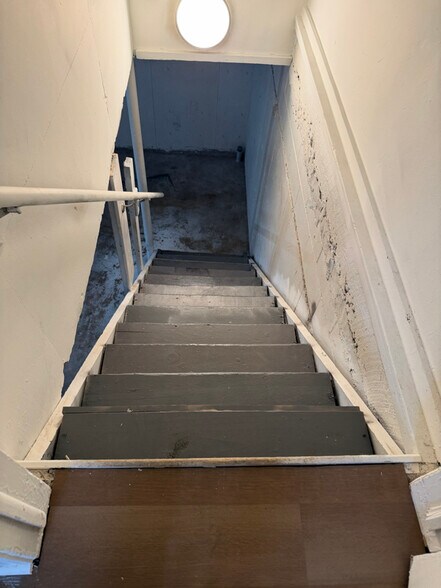 Building Photo - 703 S Hydraulic Ave