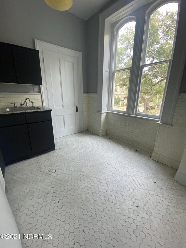 Building Photo - 202 S 3rd St