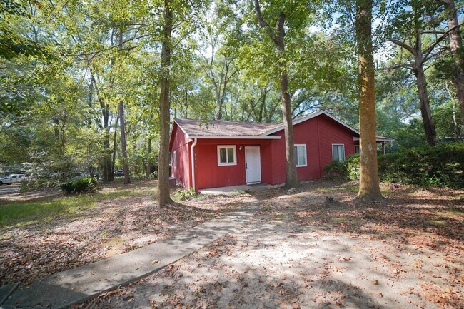 Primary Photo - 2739 W Tharpe St