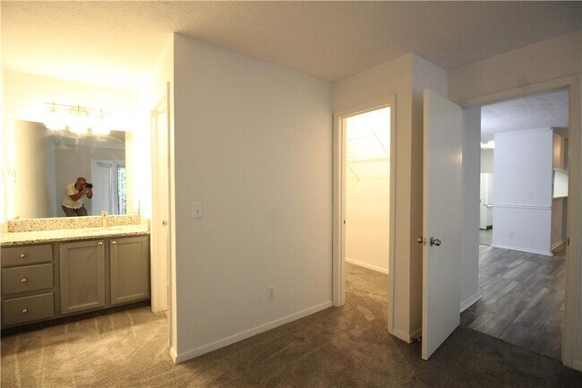 Building Photo - 204 Warm Springs Cir