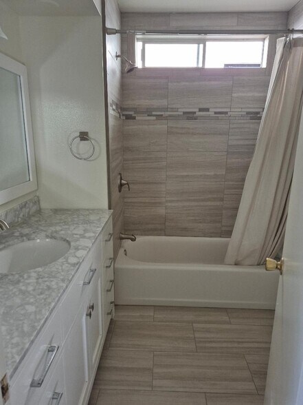 Building Photo - 224 35th St