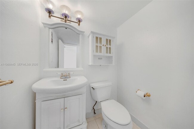 Building Photo - 6900 Bay Dr