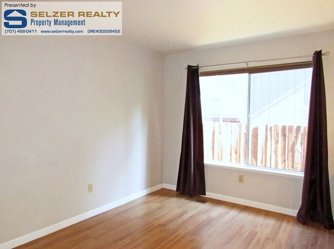 Building Photo - Handsomely appointed 4 bd. home near parks, schools, & shopping!