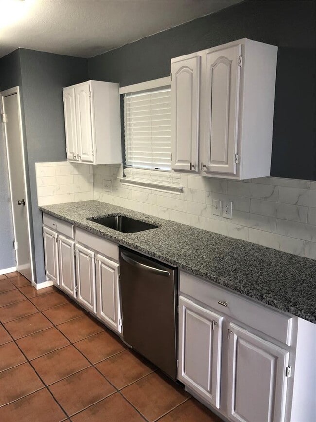 Building Photo - 1912 Andover Dr