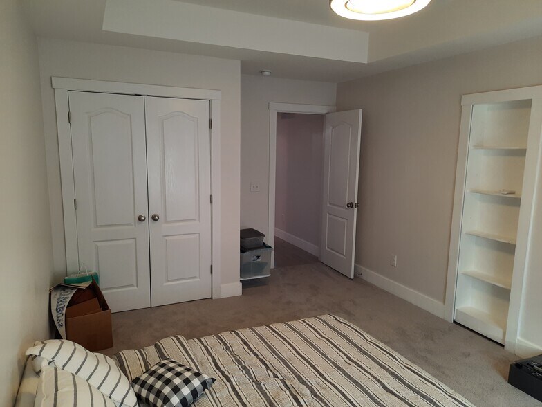 Building Photo - 1735 Woodridge Dr