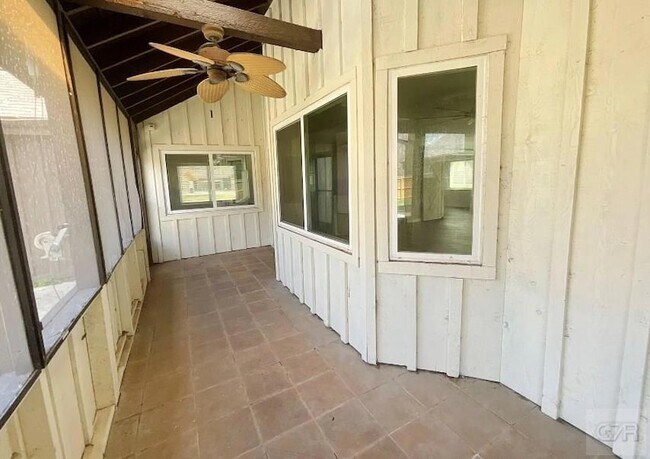 Building Photo - 443 Bayou View Dr
