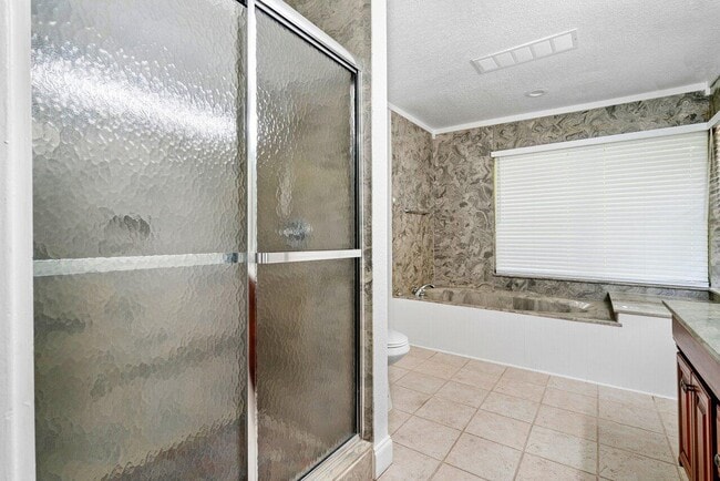 Building Photo - 9405 Dundee Dr