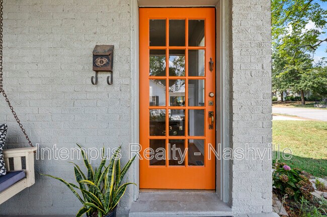 Building Photo - 2529 Ashwood Ave
