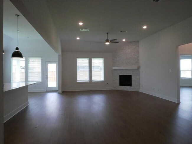Building Photo - 8503 Pier Cove Dr