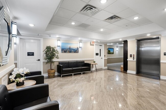 Building Photo - 28 Bright St