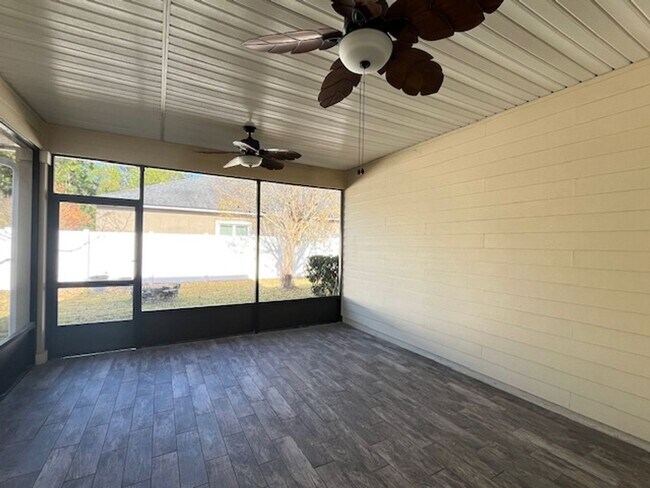 Building Photo - Well Appointed 4/3  Dreamfinders Home