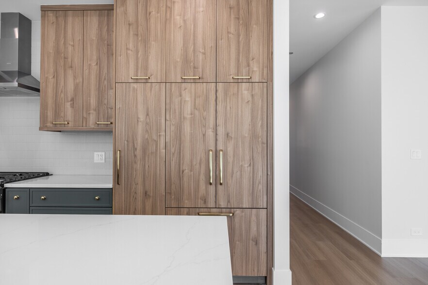 Building Photo - 1610 W Grand Ave