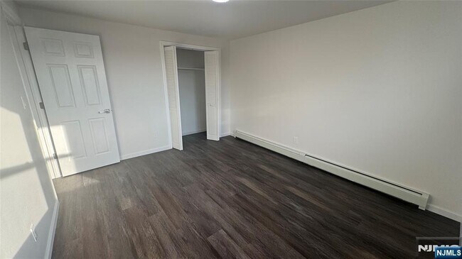 Building Photo - 31 Chestnut St