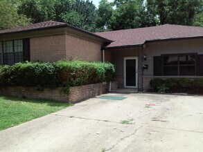 Building Photo - This house is Ready to Move in .....Are yo...