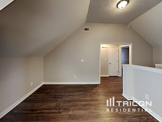 Building Photo - 603 Hounds Run