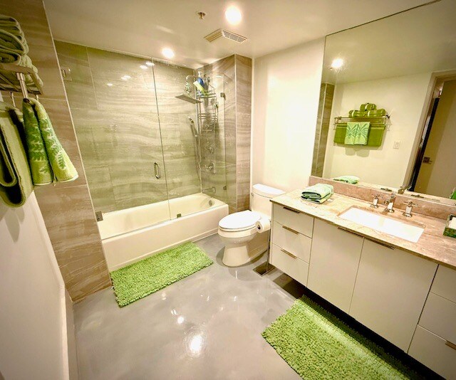 Master bath - 520 SE 5th Ave