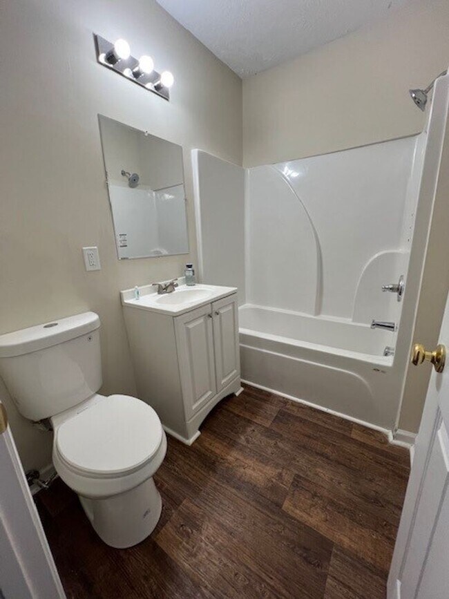 Building Photo - Newly Remodeled 3 Bedroom, 1 Bath Home