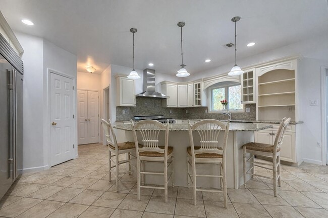 Building Photo - Stunning house for rent!!! With a pool!