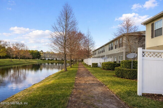 Building Photo - 845 Black Cherry Dr S