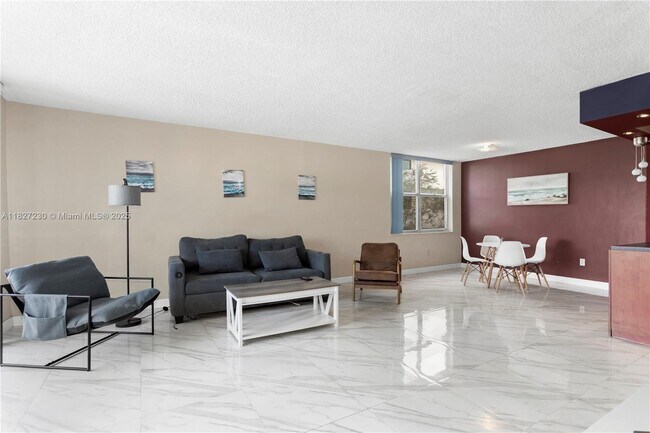 Building Photo - 9440 W Bay Harbor Dr