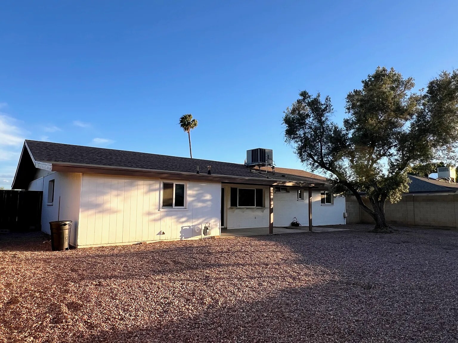 Building Photo - 2508 E Loyola Dr