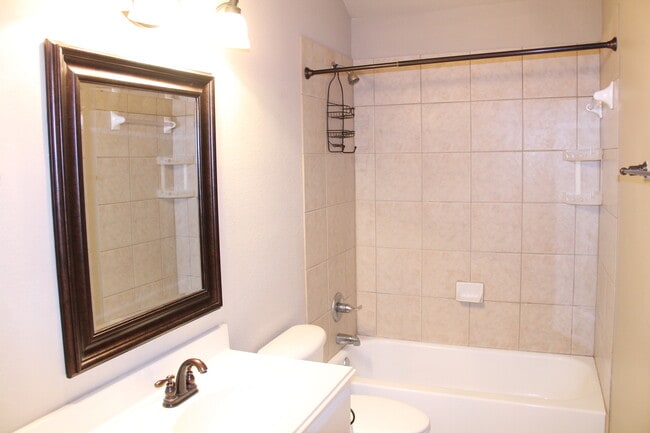 Building Photo - 191 Aster Dr
