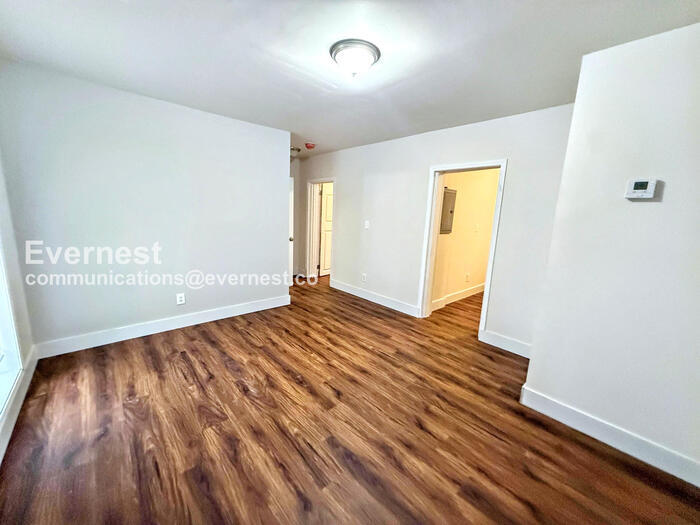 Building Photo - 205 9th Ave W