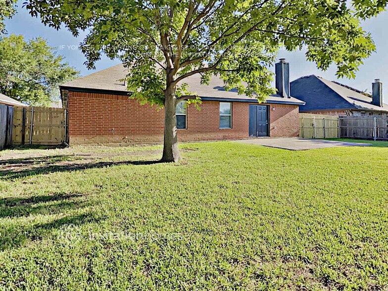 Building Photo - 210 Creek Point Ln