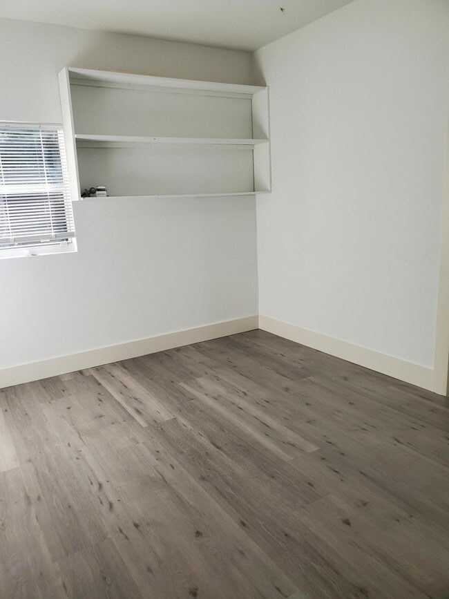 Building Photo - 4742 Hairland Dr