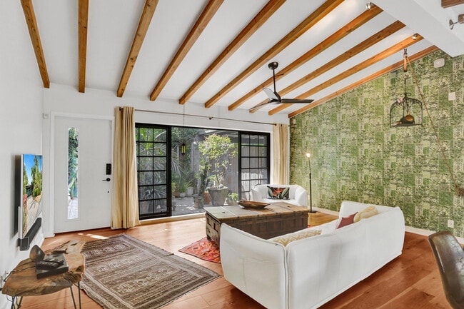 Building Photo - 1613 SW 5th Ct