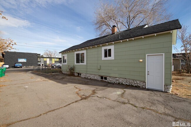 Building Photo - 402 Grand Canyon Blvd