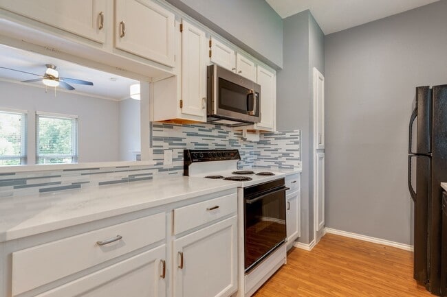 Building Photo - MOVE-IN TODAY: Updated 3 BR / 2.5 BA in S Austin - Walkable Location - W/D Included