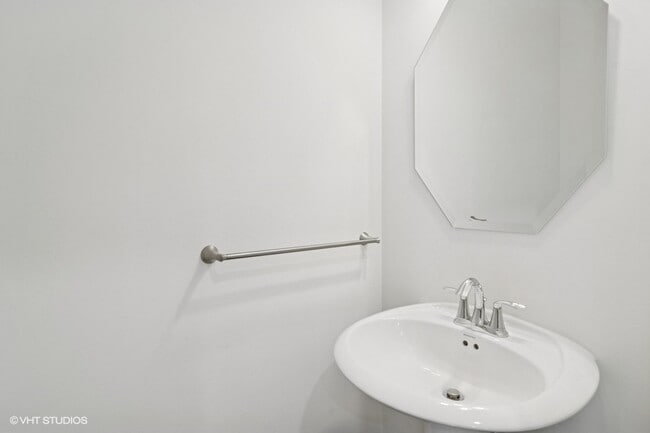 Building Photo - 2543 Geranium Way