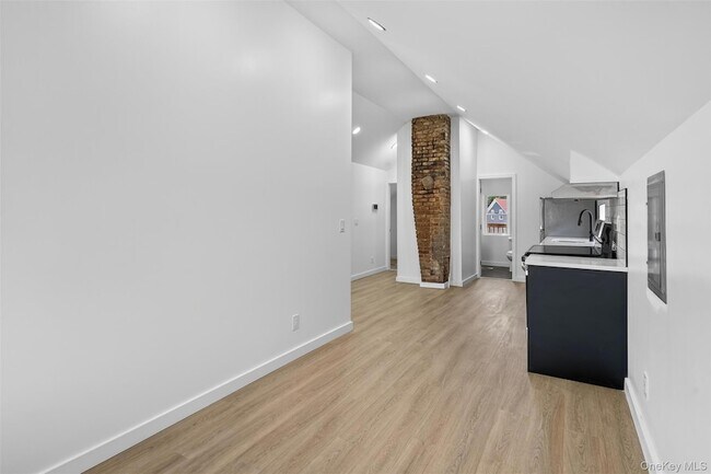 Building Photo - 165 W Main St