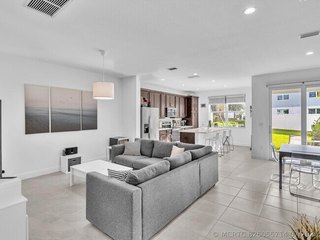Building Photo - 556 Sanderling Cir