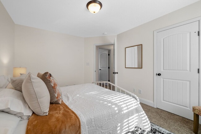 Building Photo - 420 N Magnolia Dr