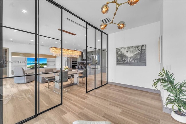 Building Photo - 21100 NE 25th Ct