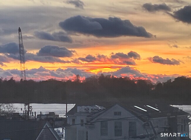 Building Photo - 8 Broad St