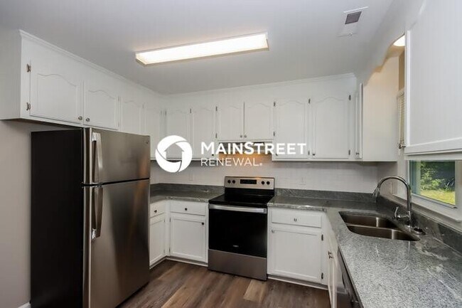 Building Photo - 3 Bedroom Pet-Friendly Home in Gastonia, NC with Main Street Renewal