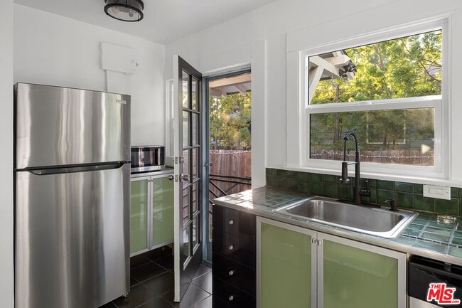 Building Photo - 4316 Kingswell Ave