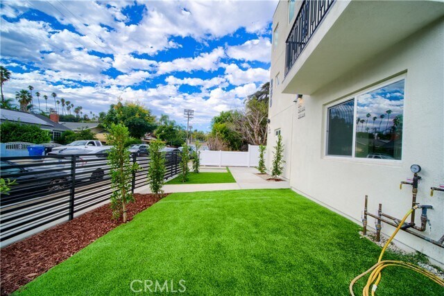 Building Photo - 259 S Ave 54