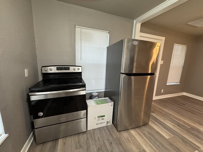 Building Photo - 413 Osage St