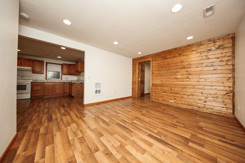 Building Photo - 808 S Grange Ave