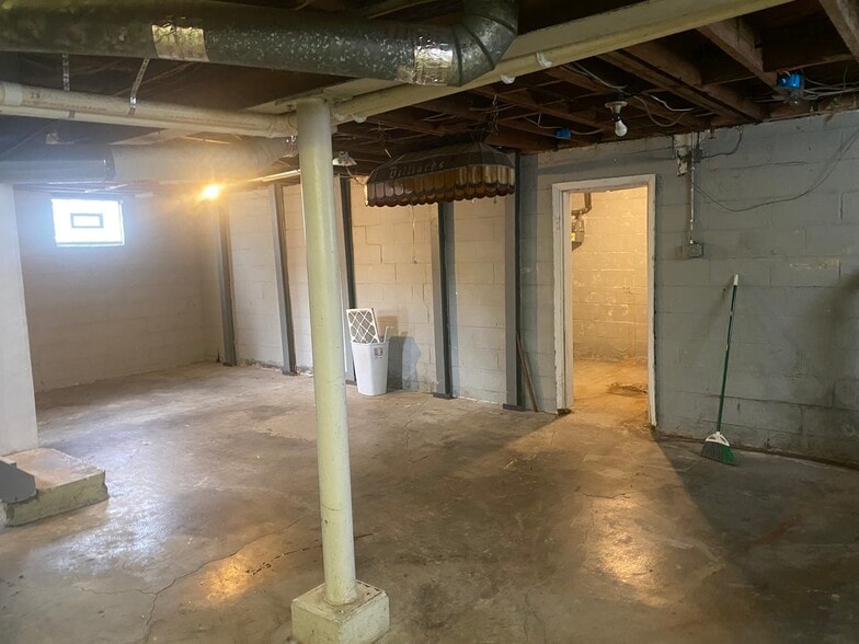 Building Photo - 5626 Leumas Rd